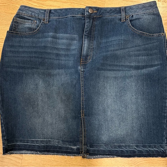 Distressed Mini Jean Skirt Sz 18 Raw Hem Faded Rocker Glam Y2K  Preppy Casual - Picture 3 of 5